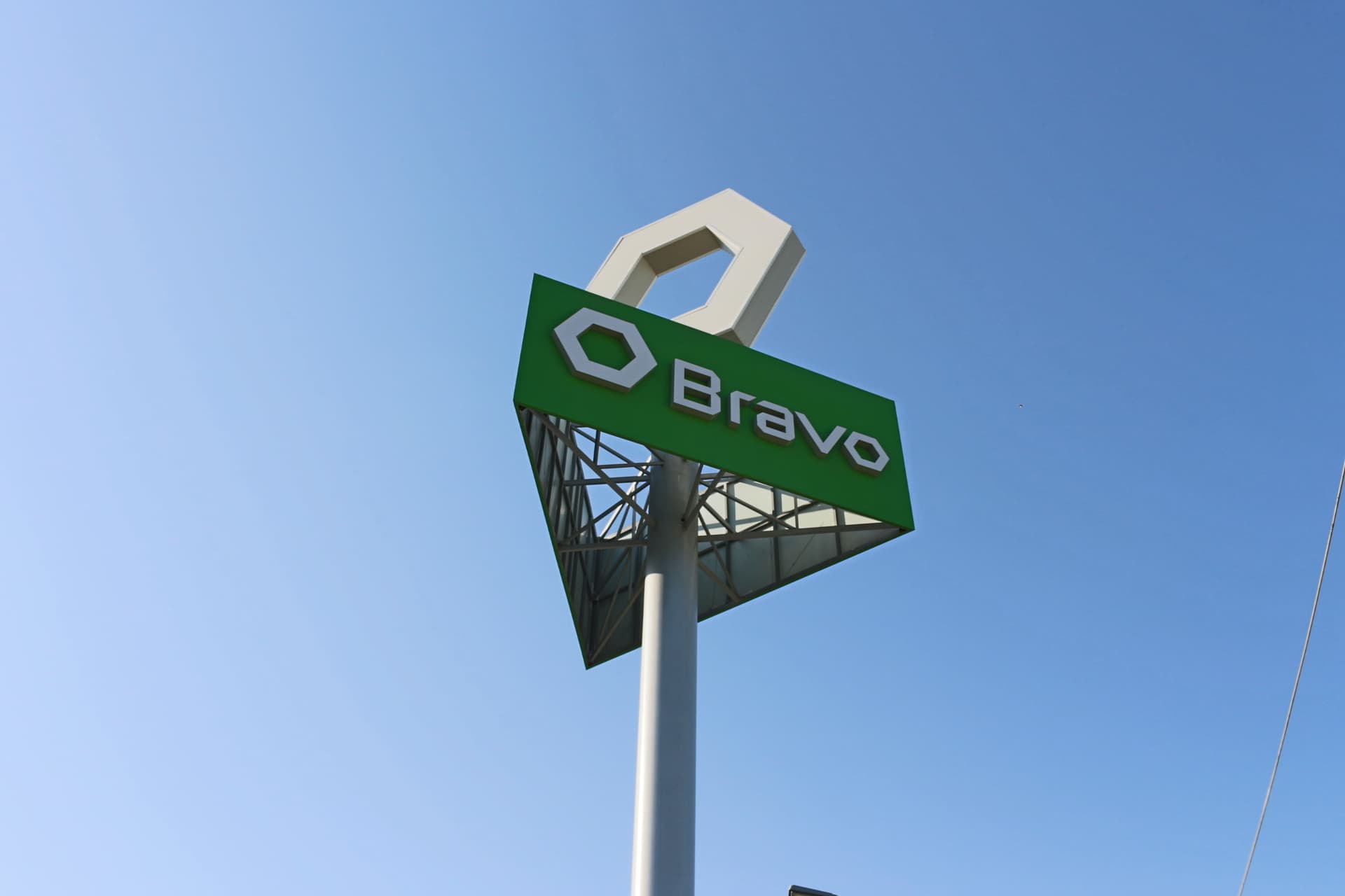 Oversized metal letters
